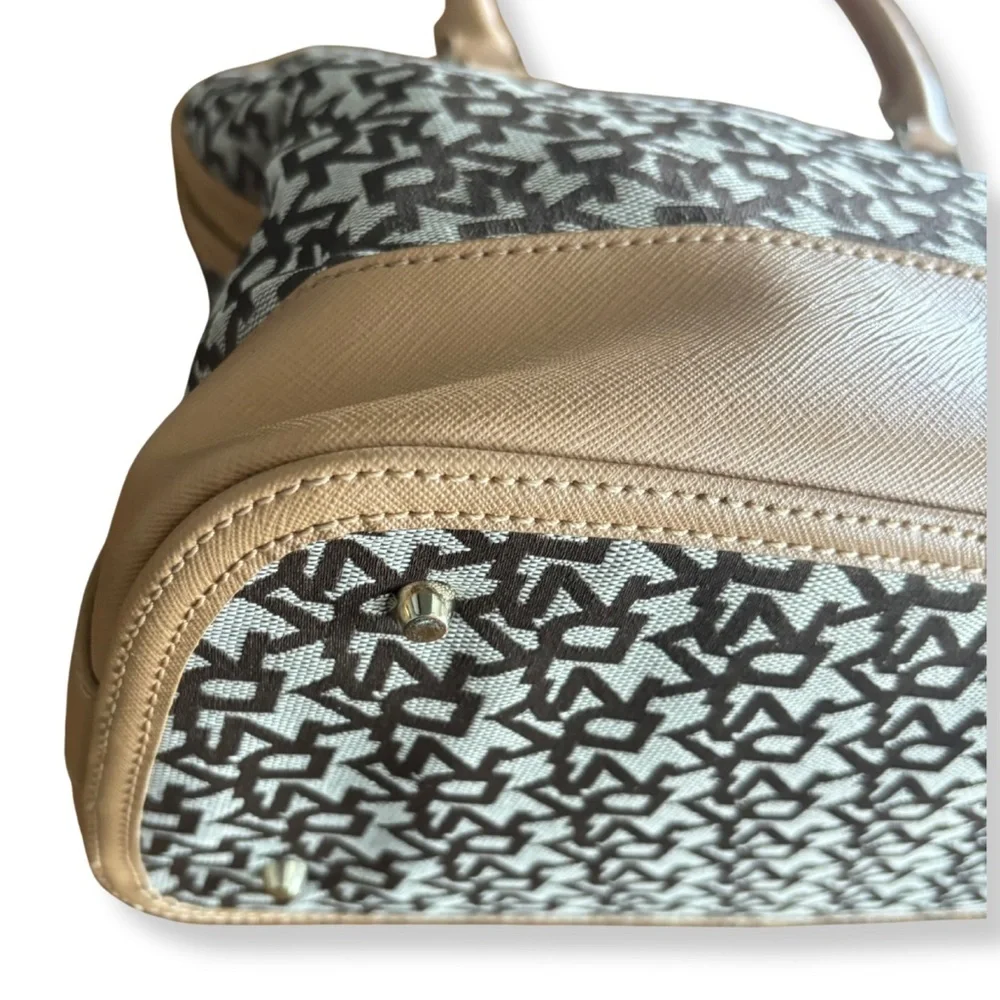 👜 DKNY Logo Satchel / Top Handle Bag ✨